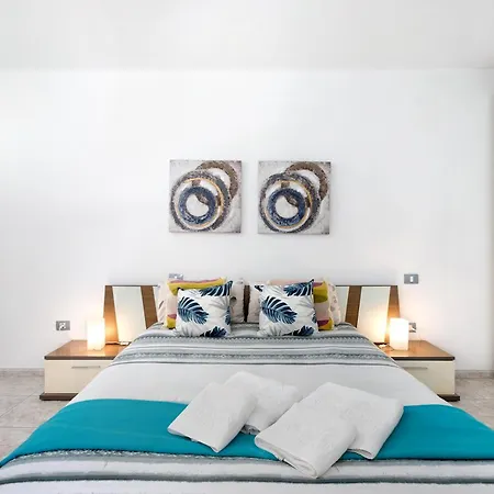Aaron Beautifull House Appartement Arona  Buitenkant foto